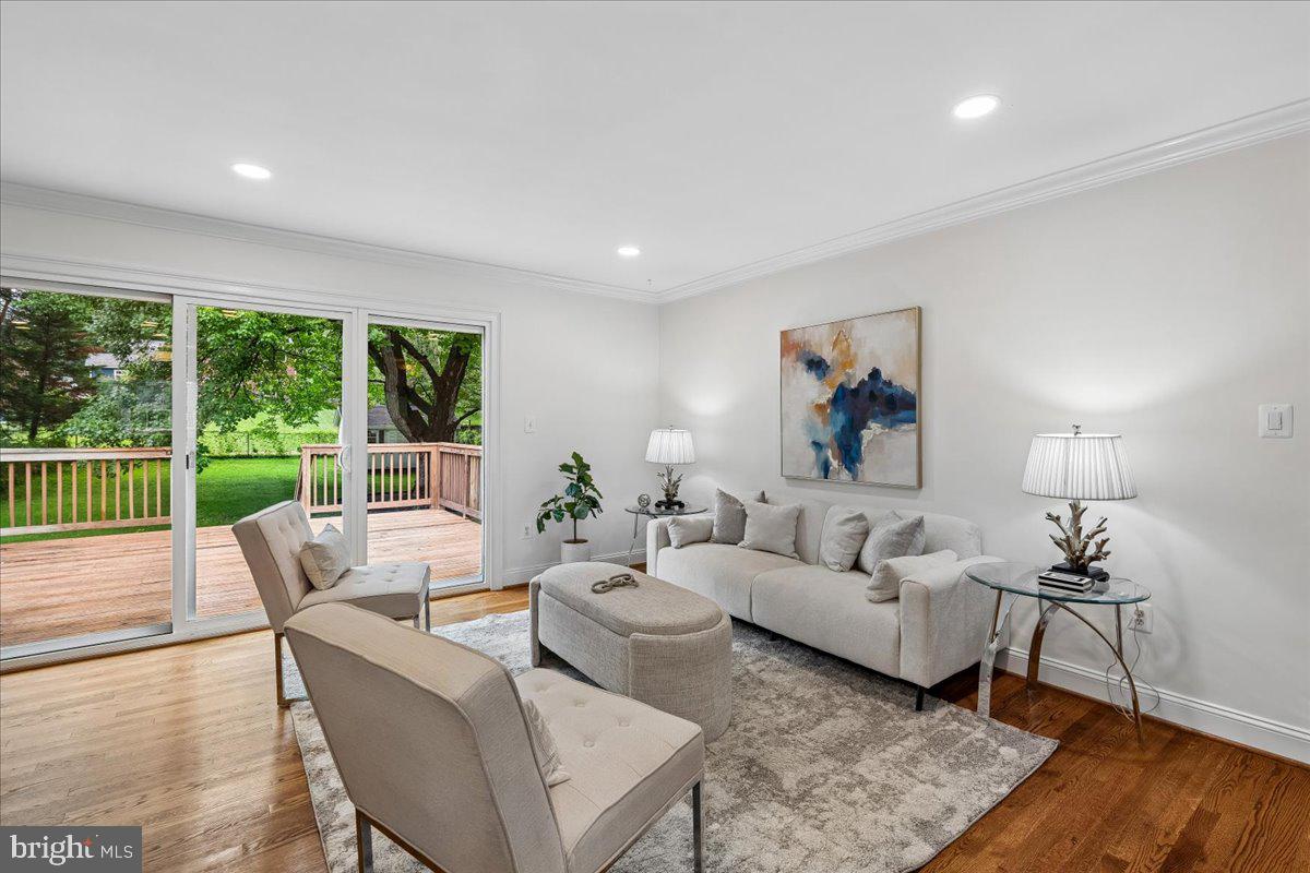 9817 Cherry Tree Lane Silver Spring, MD 20901 - Photo 5 of 73