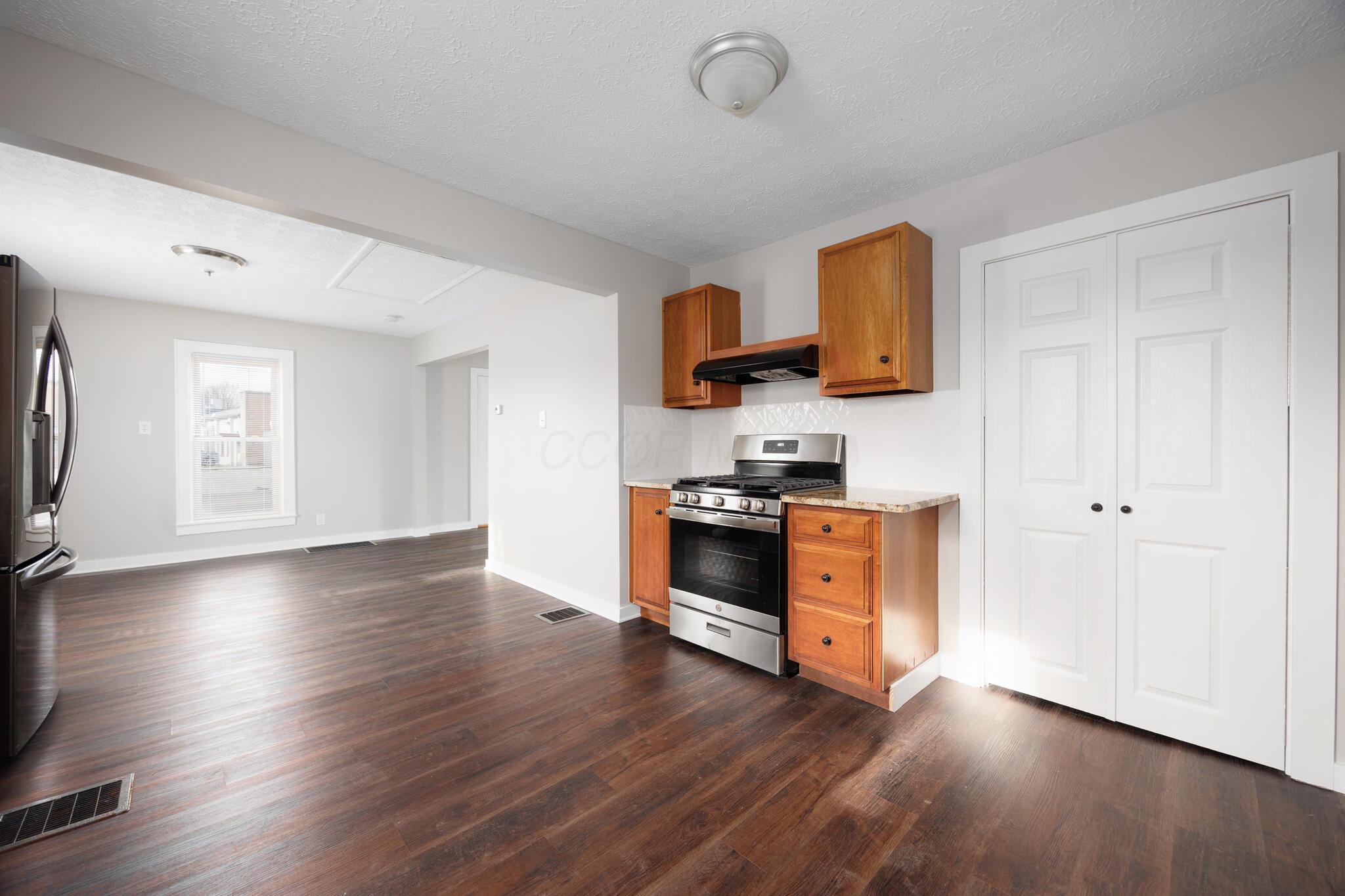 2182 Frank Road Columbus, OH 43223 - Photo 13 of 42 0319 Bo 2182 Frank Rd-39_(2048)