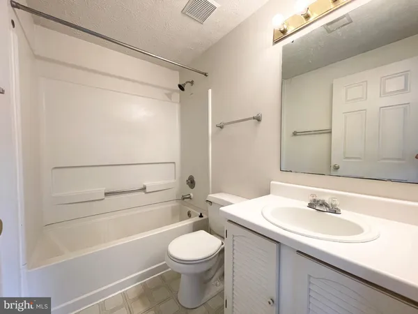 $1,750 | 812 Stratford Way, Unit J, Frederick, MD 21701