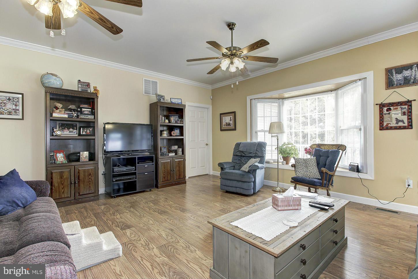 515 Gorsuch Road Westminster, MD 21157 - Photo 6 of 25 Living Room