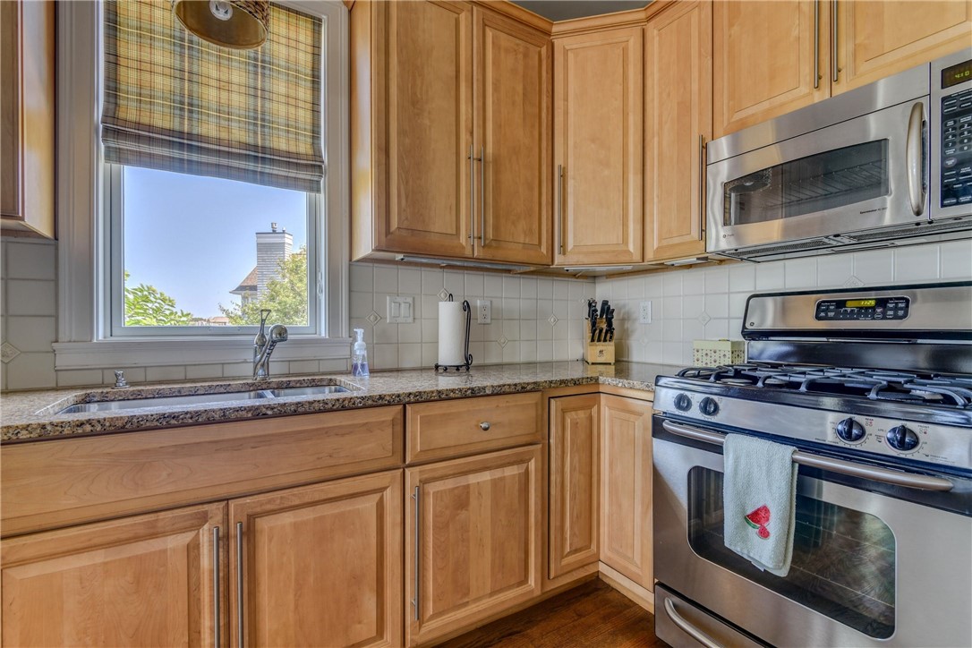279 Village Road Tiverton, RI 02878 - Photo 7 of 36 Gallery Image 7
