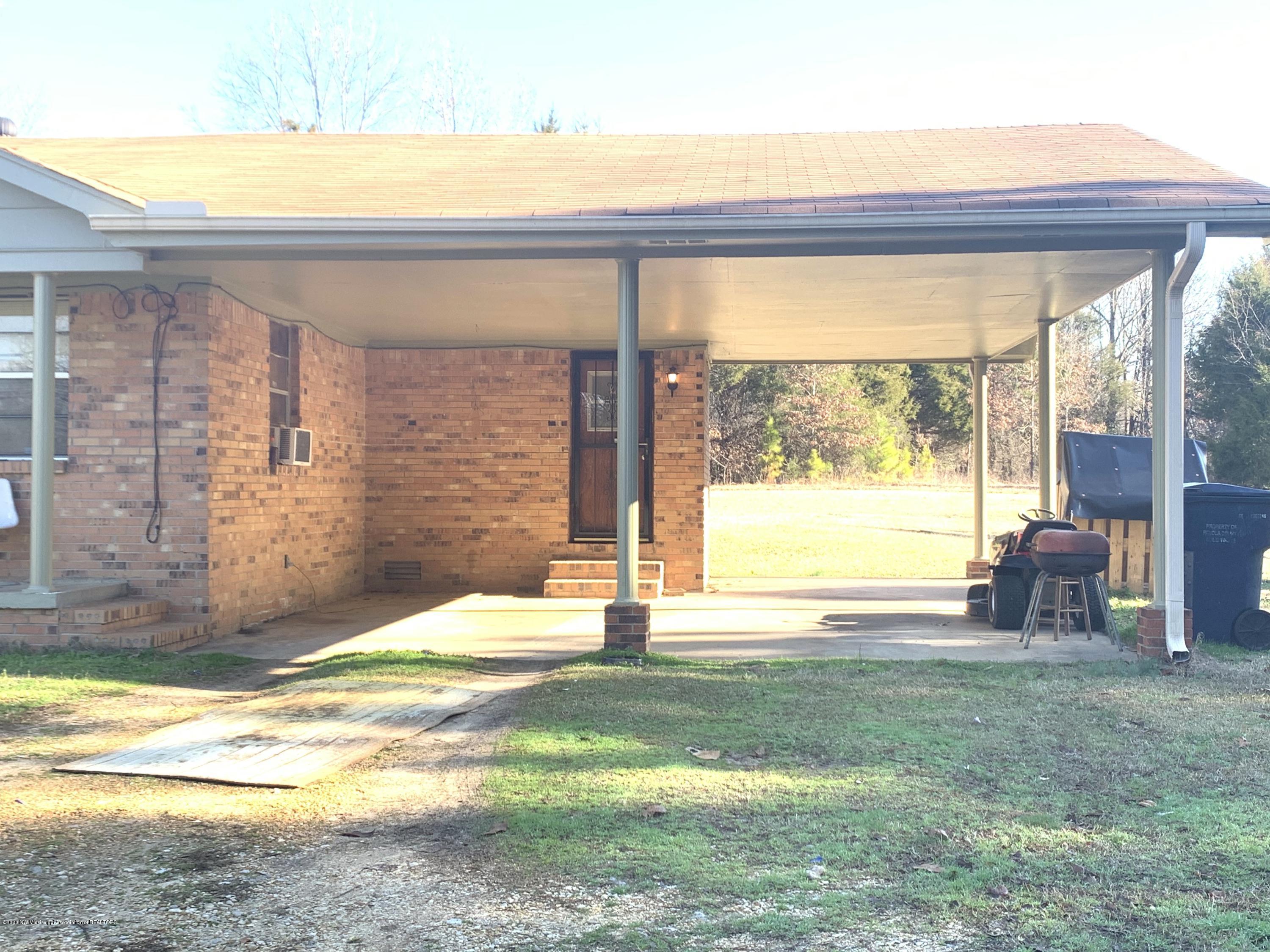 423 Lee Jennings Road Como, MS 38619 - Photo 2 of 21 IMG_4035