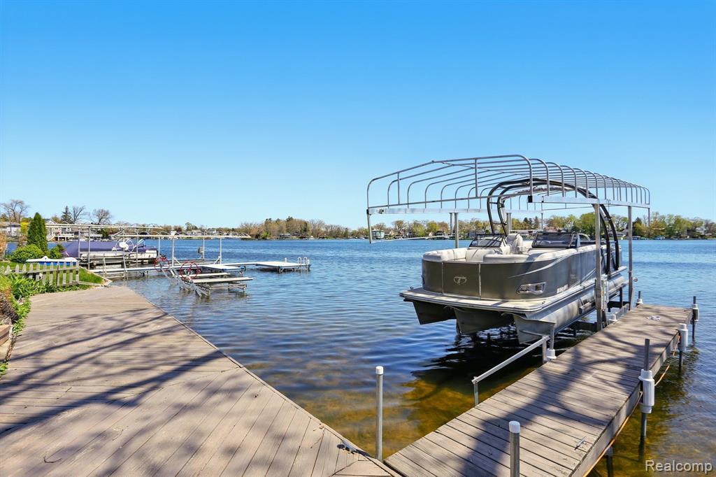 807 Pine Tree Road West Lake Orion, MI 48362 - Photo 26 of 40 Gallery Image 26