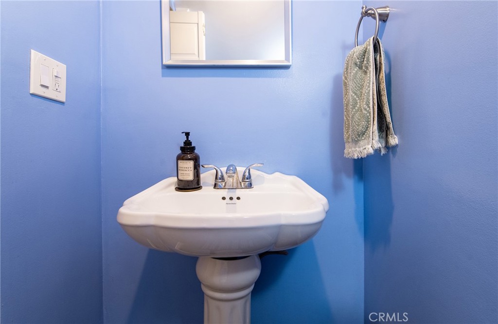 640 West Lambert Road, Unit 35 La Habra, CA 90631 - Photo 19 of 22 Guest bathroom