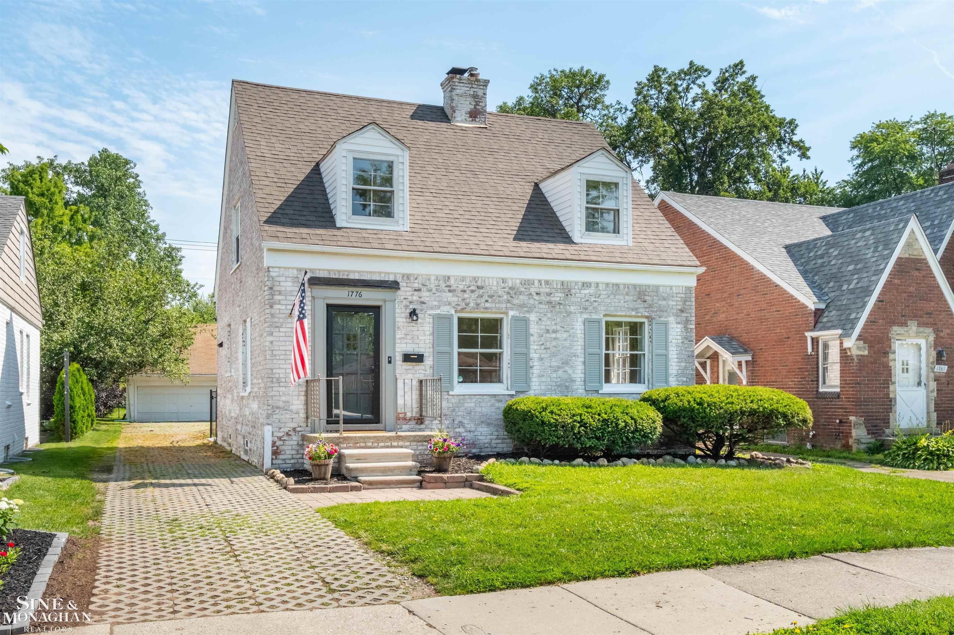 1776 Hampton Road Grosse Pointe, MI 48236 - Photo 3 of 37 50213018-9ab3a800-ff00-4b47-89a9-c38a40a50b75.JPG