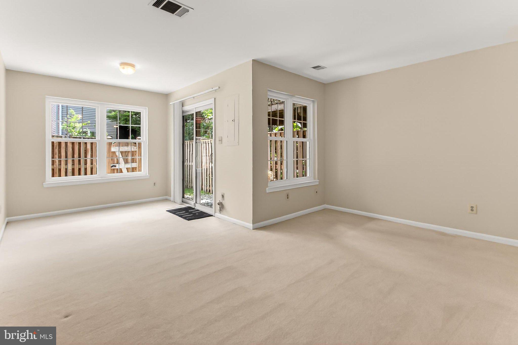 13157 Kidwell Field Road Herndon, VA 20171 - Photo 35 of 50 Bright and airy living space awaits.