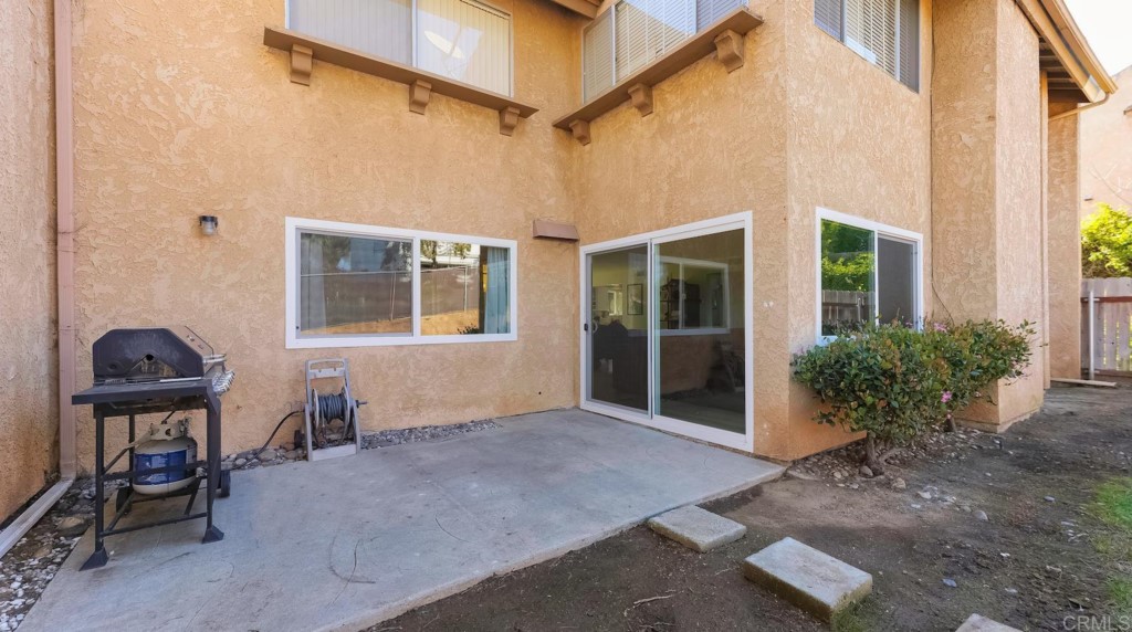 322 Ivy Lane Fallbrook, CA 92028 - Photo 29 of 35 a front view of a house with garden