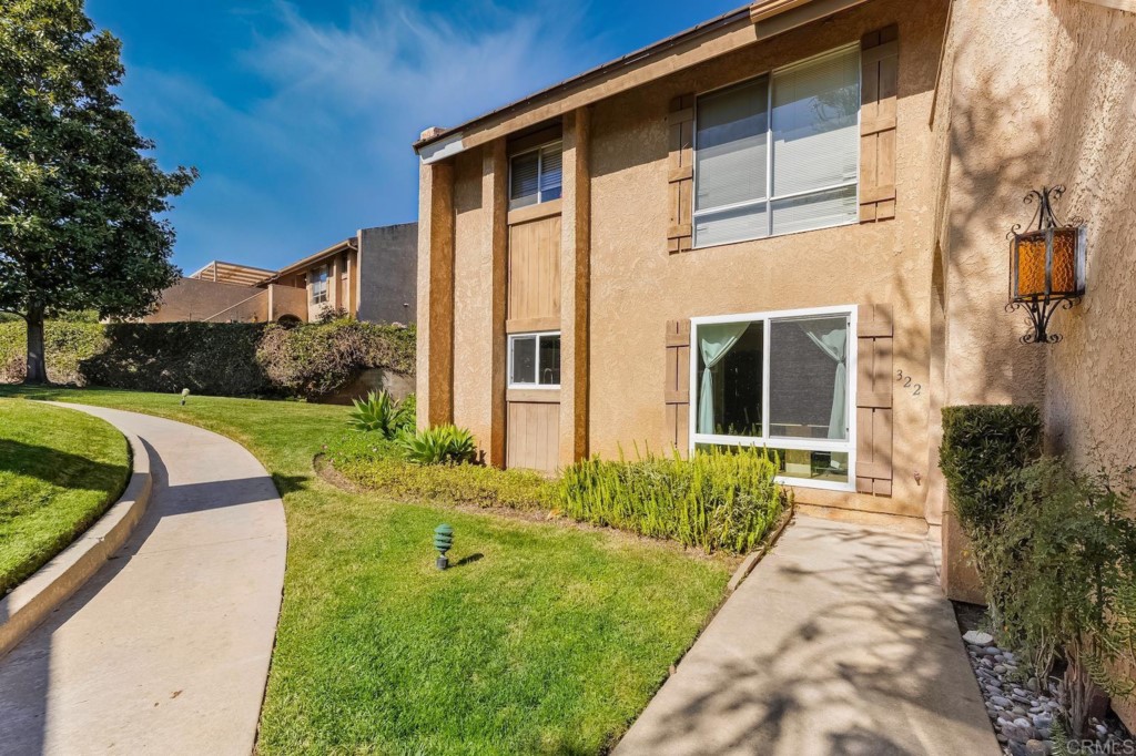 322 Ivy Lane Fallbrook, CA 92028 - Photo 3 of 35 a view of a house with backyard and garden