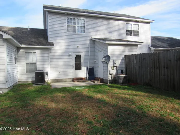 $1,200 | 2164 Brandymill Lane, Jacksonville, NC 28546