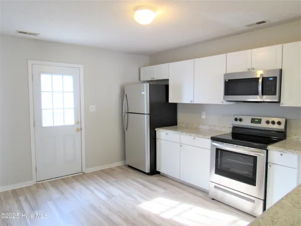 $1,200 | 2164 Brandymill Lane, Jacksonville, NC 28546