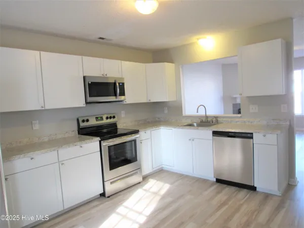 $1,200 | 2164 Brandymill Lane, Jacksonville, NC 28546