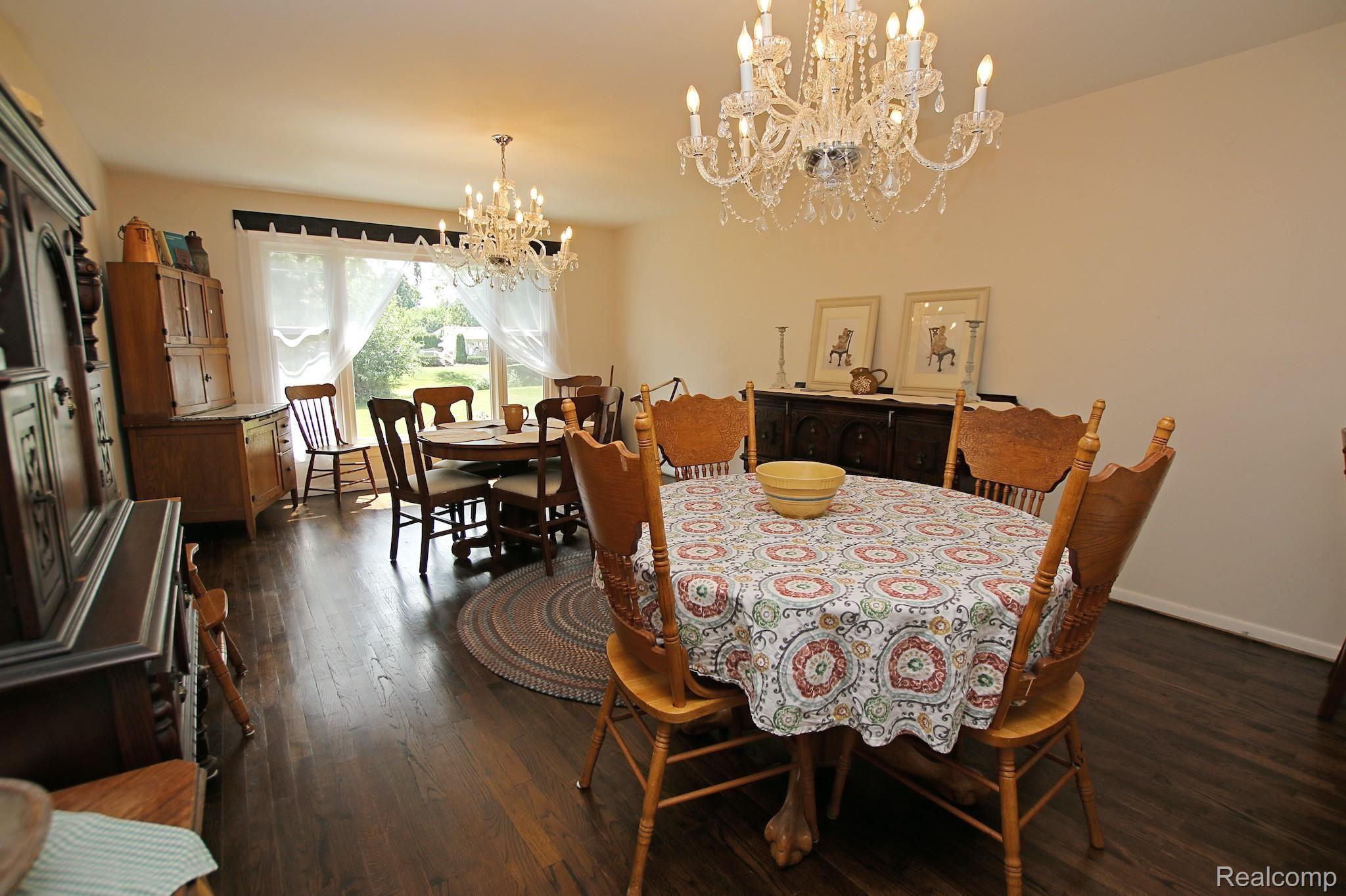 426 Old Bridge Road Grand Blanc, MI 48439 - Photo 10 of 27 10) Front Right Room.jpg
