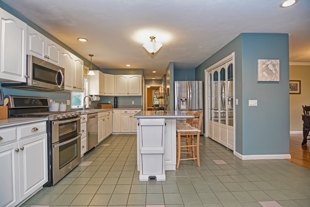 113 Paddock Road Raynham, MA 02767 - Photo 11 of 24 Gallery Image 11