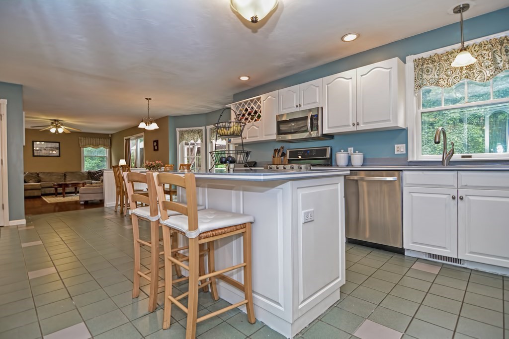 113 Paddock Road Raynham, MA 02767 - Photo 12 of 24 Gallery Image 12