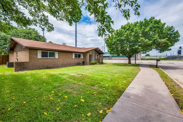 $2,200 | 100 High School Drive, Waxahachie, TX 75165