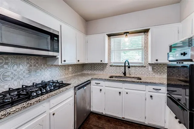 $2,200 | 100 High School Drive, Waxahachie, TX 75165