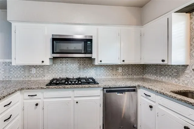 $2,200 | 100 High School Drive, Waxahachie, TX 75165