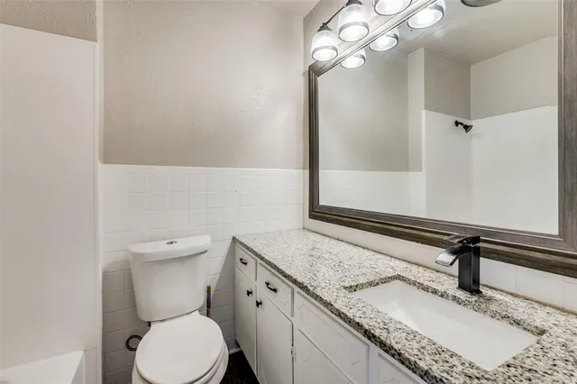 $2,200 | 100 High School Drive, Waxahachie, TX 75165