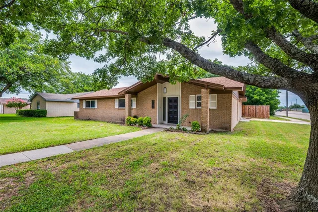 $2,200 | 100 High School Drive, Waxahachie, TX 75165