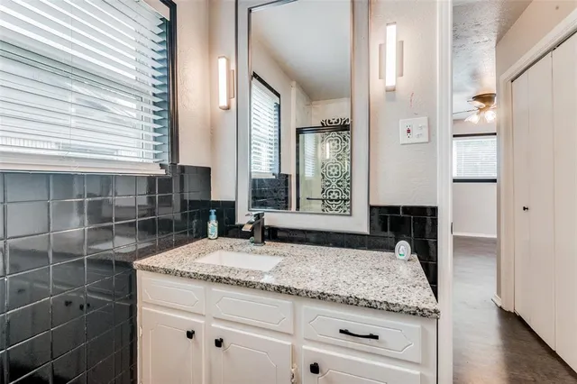 $2,200 | 100 High School Drive, Waxahachie, TX 75165