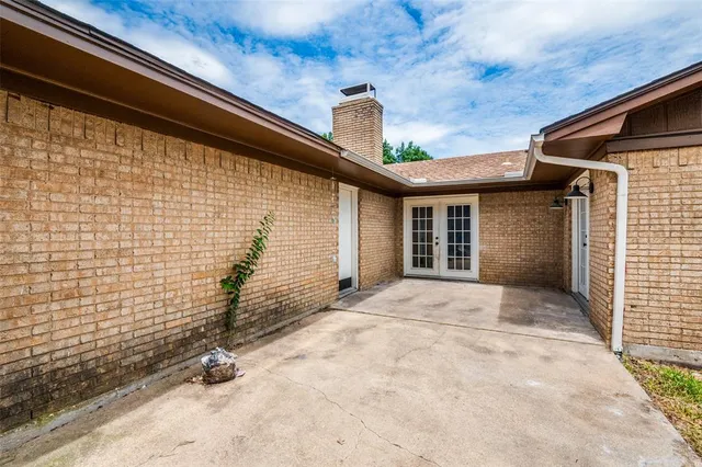 $2,200 | 100 High School Drive, Waxahachie, TX 75165