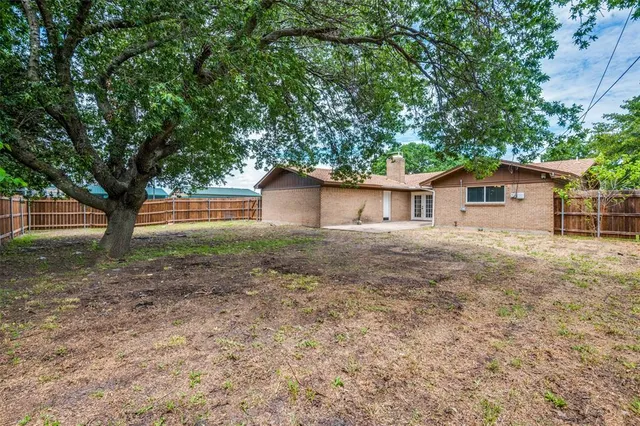 $2,200 | 100 High School Drive, Waxahachie, TX 75165