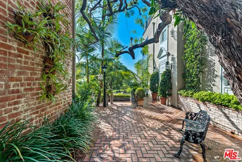 $1,495,000 | 8726 Shoreham Drive, Unit A, West Hollywood, CA 90069