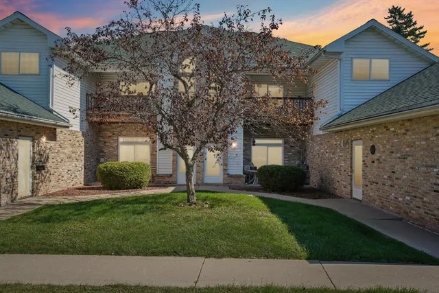 $255,000 | 4300 West Grange Avenue, Unit 8, Greenfield, WI 53220