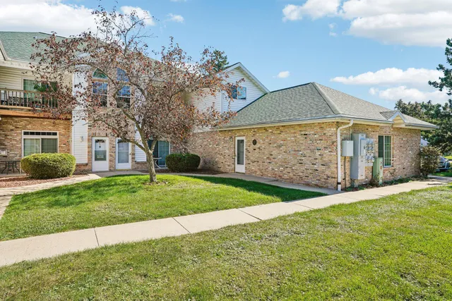 $255,000 | 4300 West Grange Avenue, Unit 8, Greenfield, WI 53220