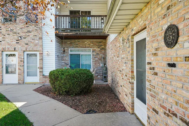 $255,000 | 4300 West Grange Avenue, Unit 8, Greenfield, WI 53220