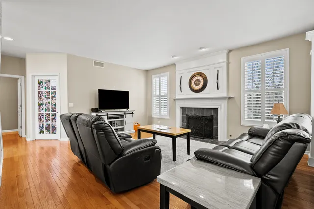 $439,900 | 1076 Goldfinch Lane, Antioch, IL 60002