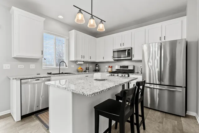 $439,900 | 1076 Goldfinch Lane, Antioch, IL 60002