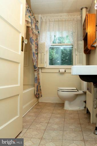 8533 Edgewood Church Road Frederick, MD 21702 - Photo 9 of 20 Bath