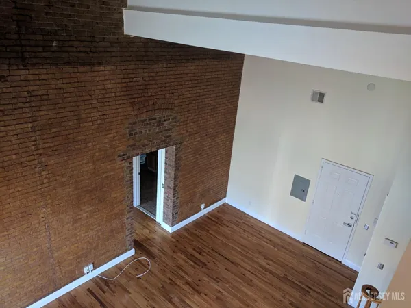$2,600 | 385 George Street, Unit 3B, New Brunswick, NJ 08901