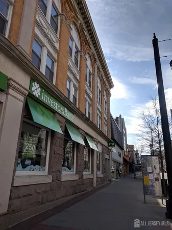 $2,600 | 385 George Street, Unit 3B, New Brunswick, NJ 08901