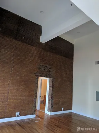 $2,600 | 385 George Street, Unit 3B, New Brunswick, NJ 08901