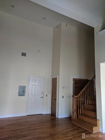 $2,600 | 385 George Street, Unit 3B, New Brunswick, NJ 08901