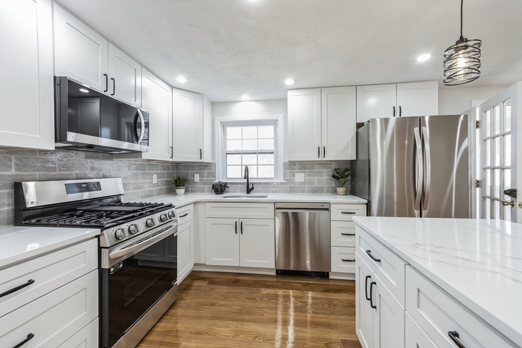 5 Dolan Road Billerica, MA 01821 - Photo 4 of 30 Gallery Image 4