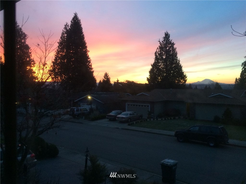 10526 Northeast 196th Street Bothell, WA 98011 - Photo 22 of 25 Gallery Image 22
