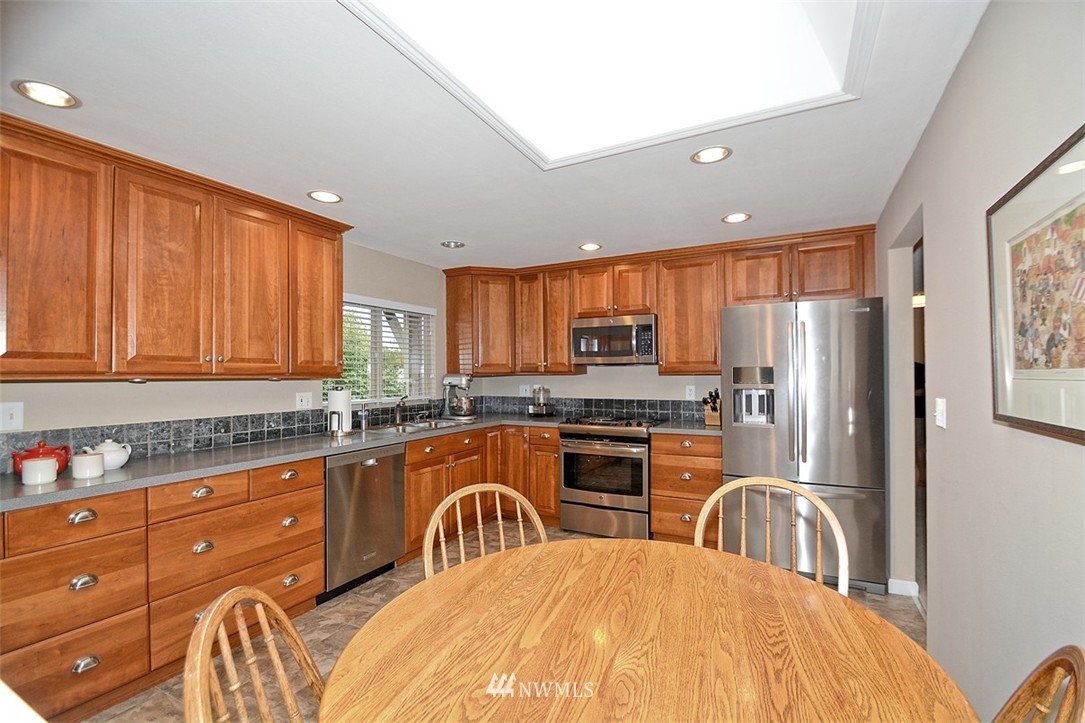 10526 Northeast 196th Street Bothell, WA 98011 - Photo 4 of 25 Gallery Image 4