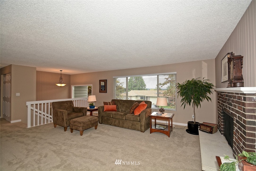 10526 Northeast 196th Street Bothell, WA 98011 - Photo 5 of 25 Gallery Image 5
