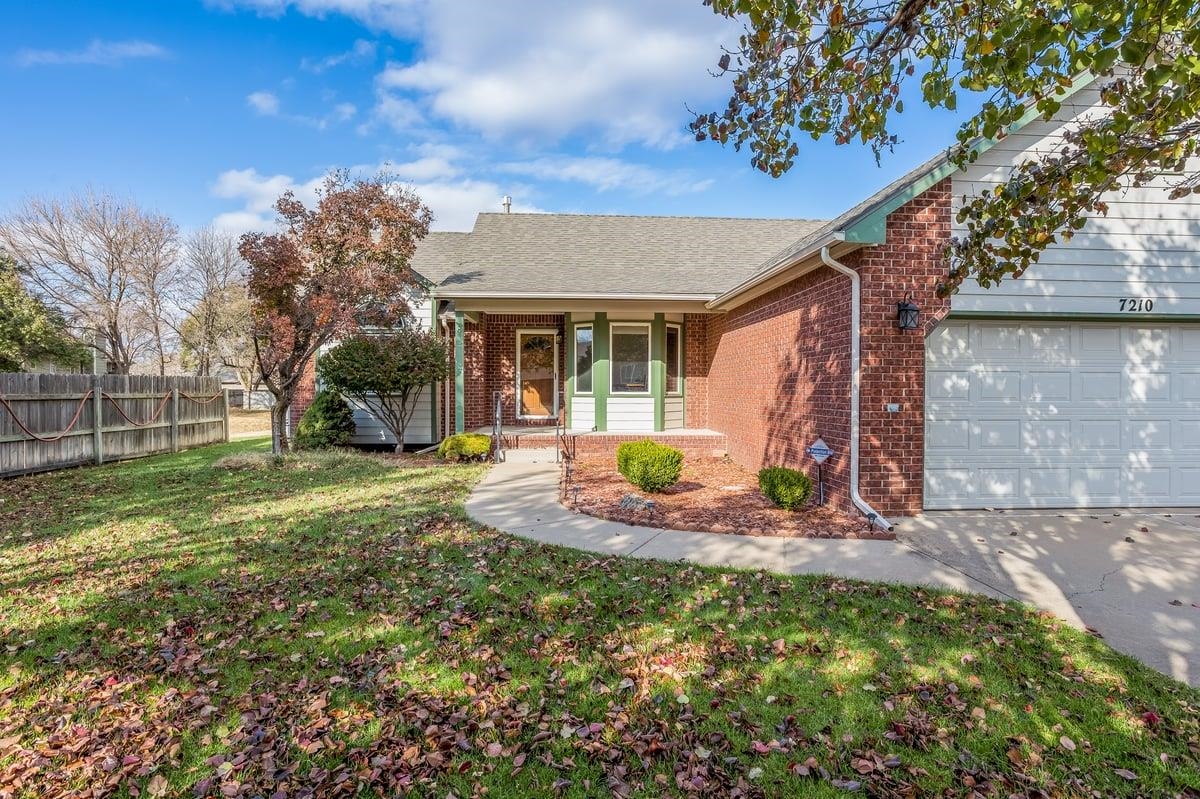 7210 West Barrington Street Wichita, KS 67212 - Photo 2 of 31