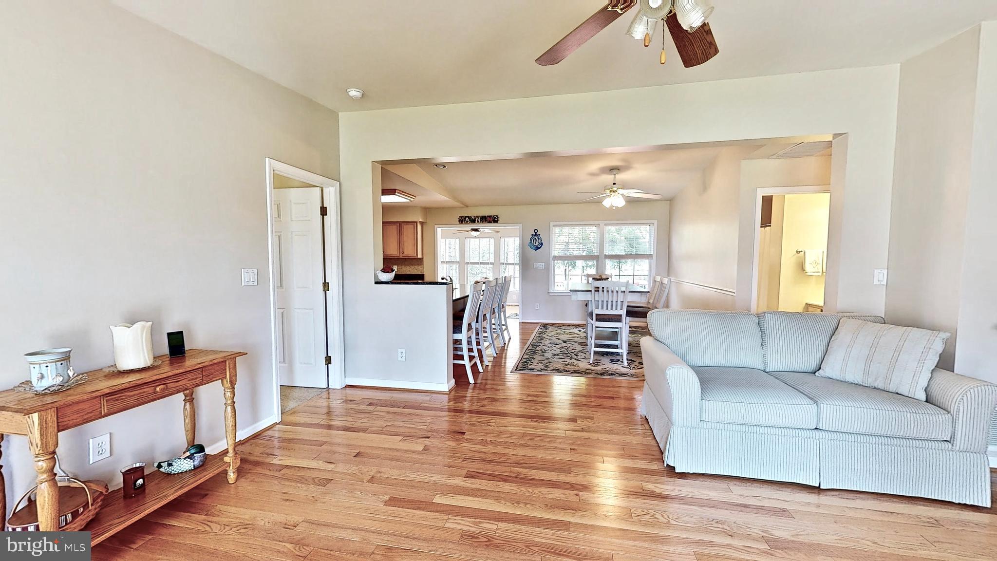 12280 Potomac View Road Newburg, MD 20664 - Photo 10 of 43 Living room