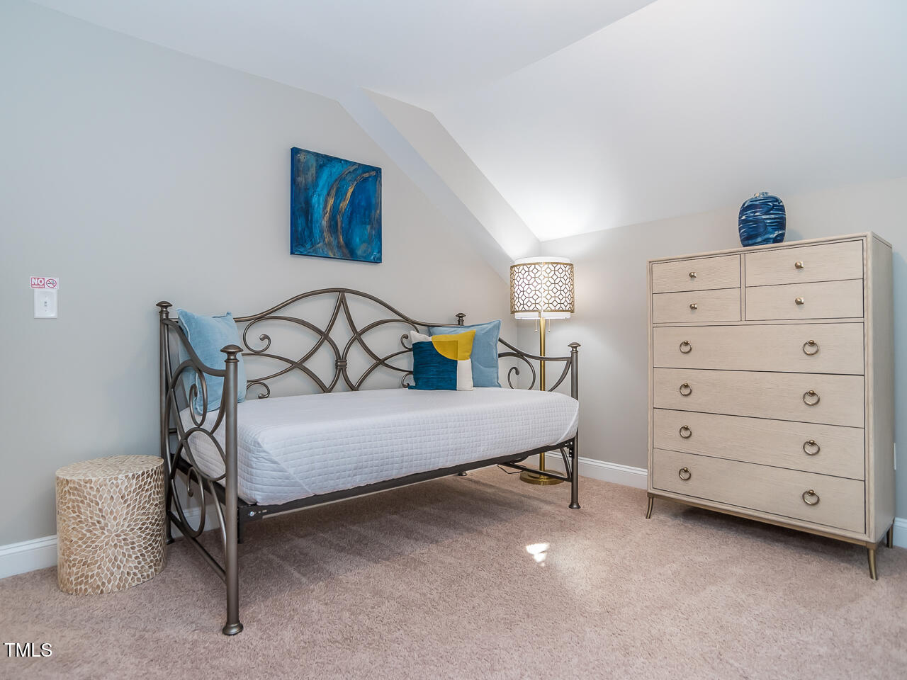 151 Pineland Circle Raleigh, NC 27606 - Photo 14 of 32 Avenue_West_151_Pineland-0663