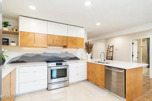 $899,900 | 928 Ditney Way, Sevierville, TN 37876