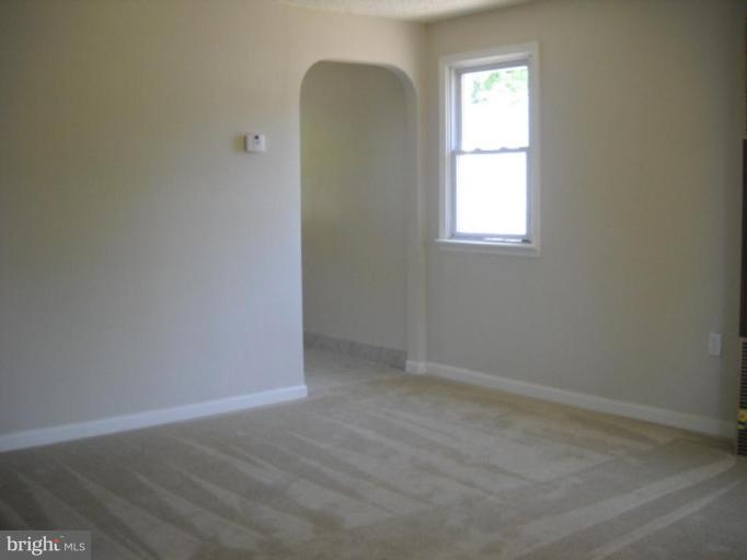 538 Londontown Road Edgewater, MD 21037 - Photo 4 of 7 Living Room
