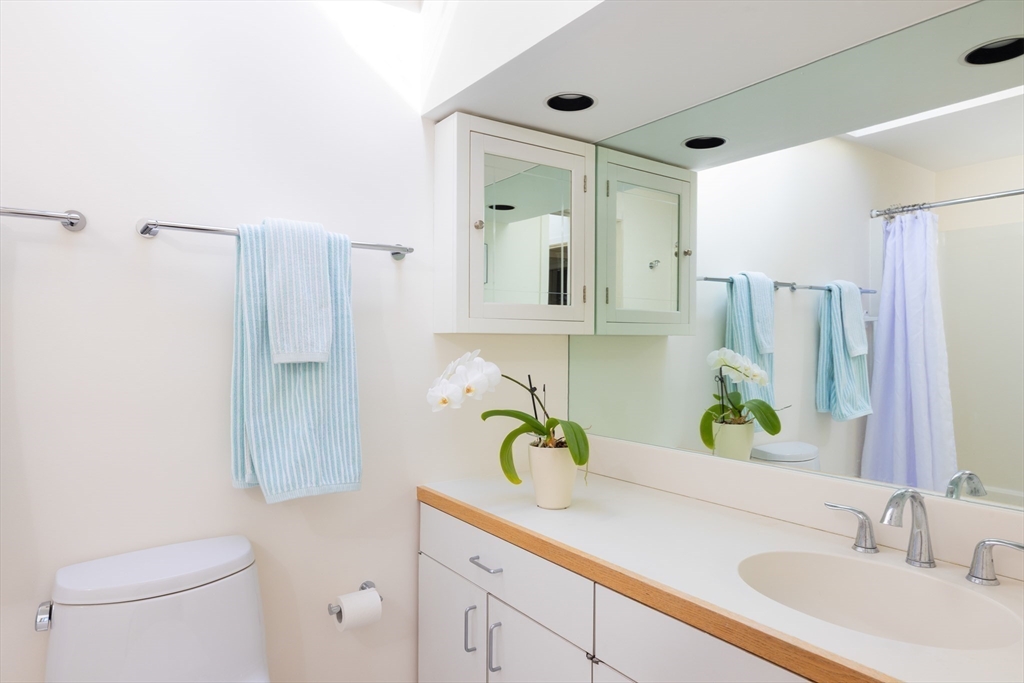 185 Warren Street Brookline, MA 02445 - Photo 14 of 25