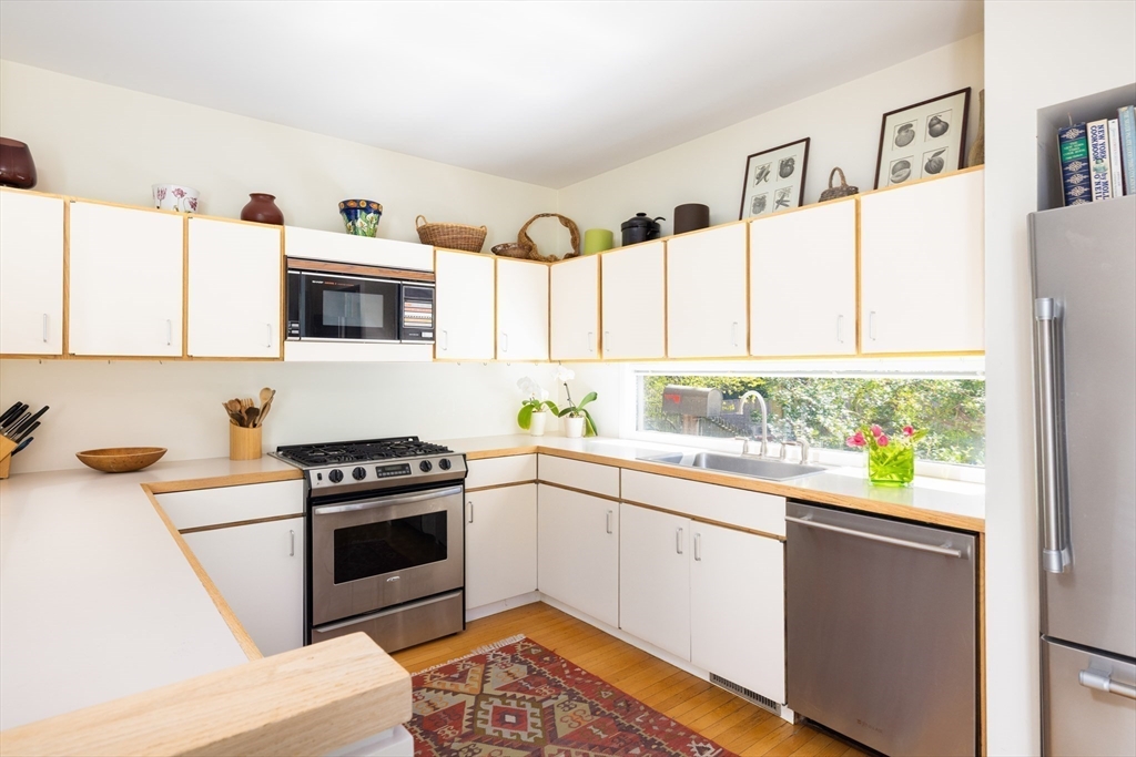 185 Warren Street Brookline, MA 02445 - Photo 8 of 25