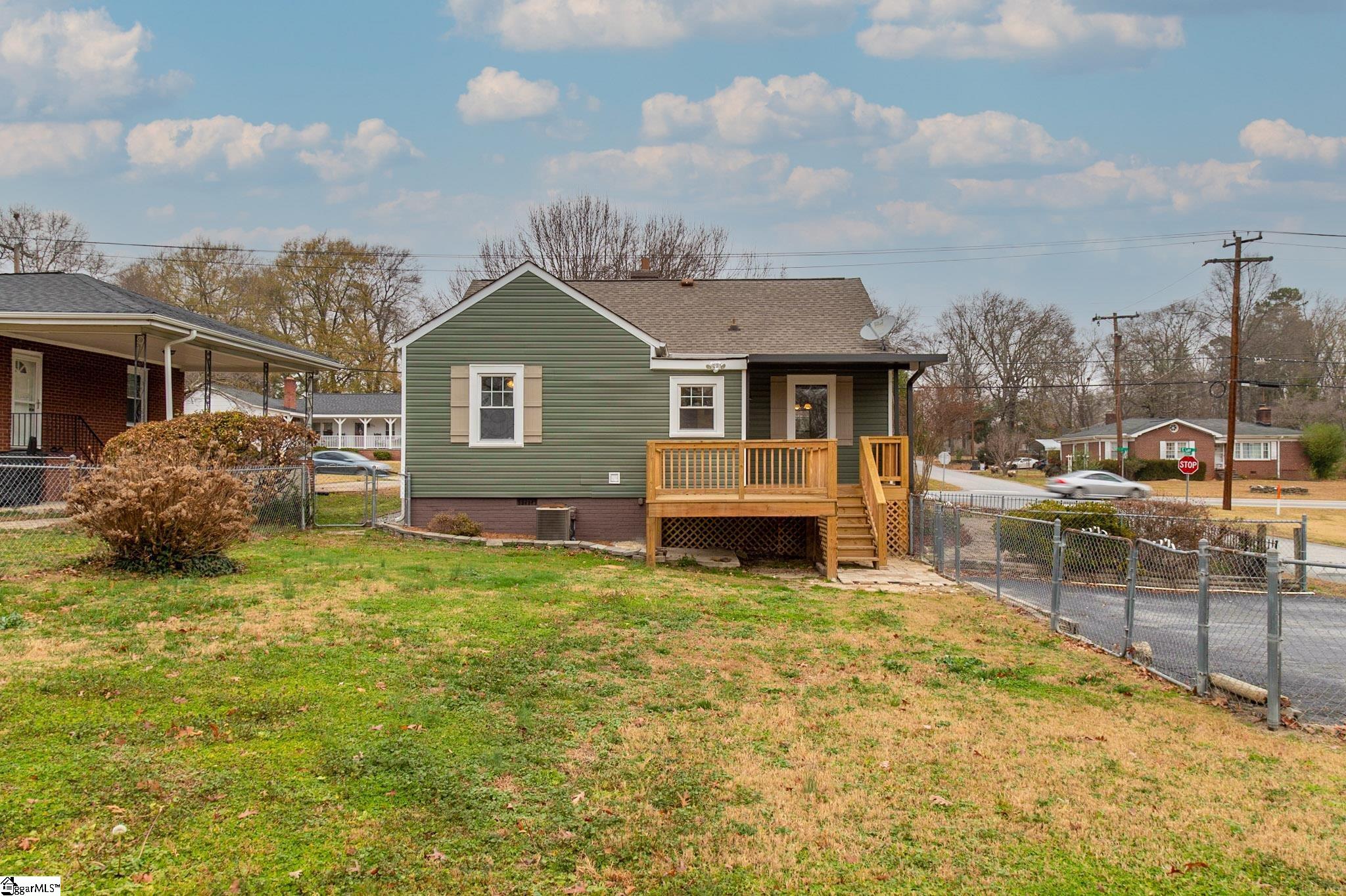 808 East Lee Road Taylors, SC 29687 - Photo 5 of 12 Gallery Image 5