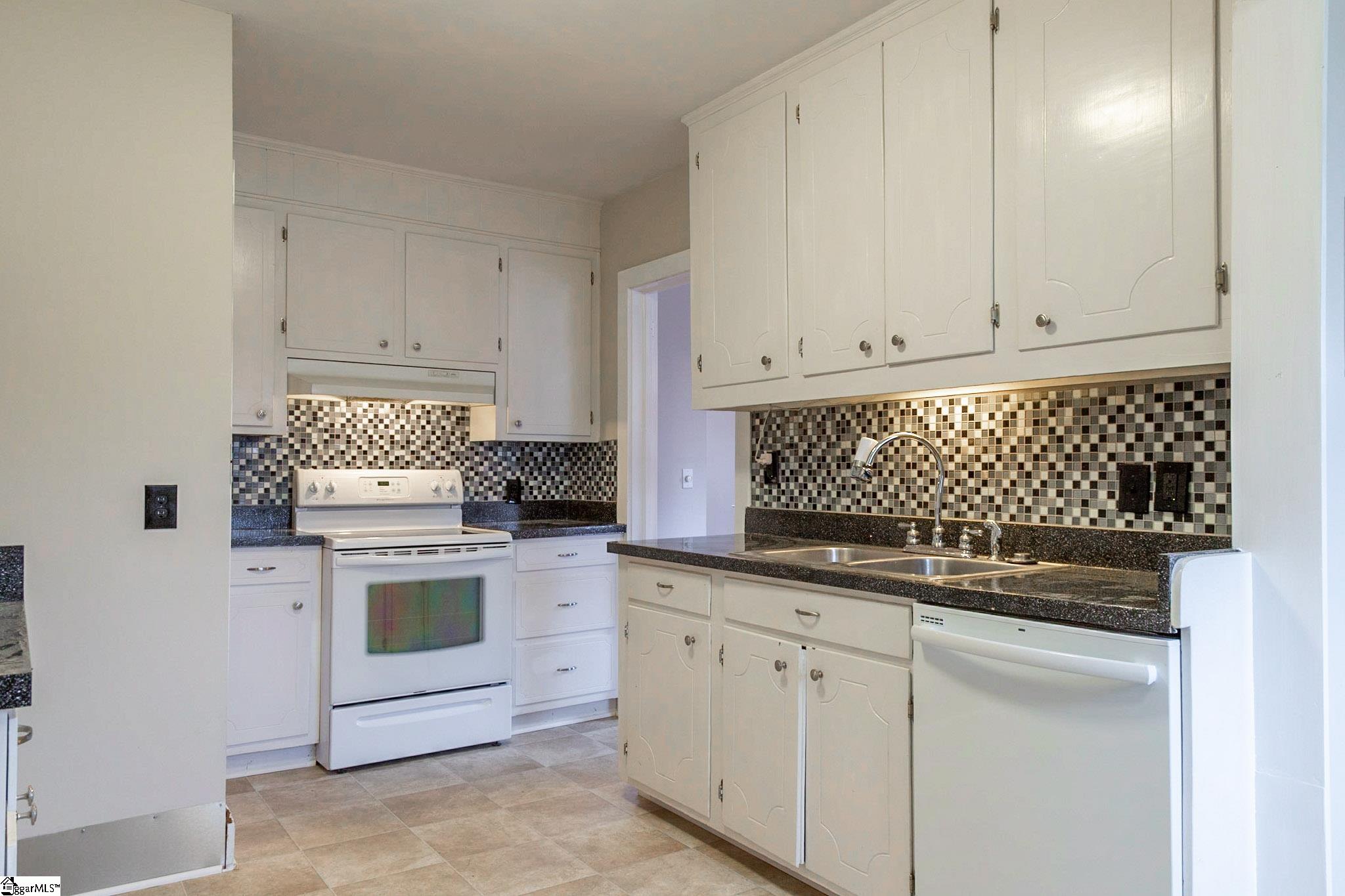 808 East Lee Road Taylors, SC 29687 - Photo 6 of 12 Gallery Image 6